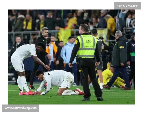 西班牙列车脱轨事故引发足坛哀悼，皇马巴萨等俱乐部发文致哀